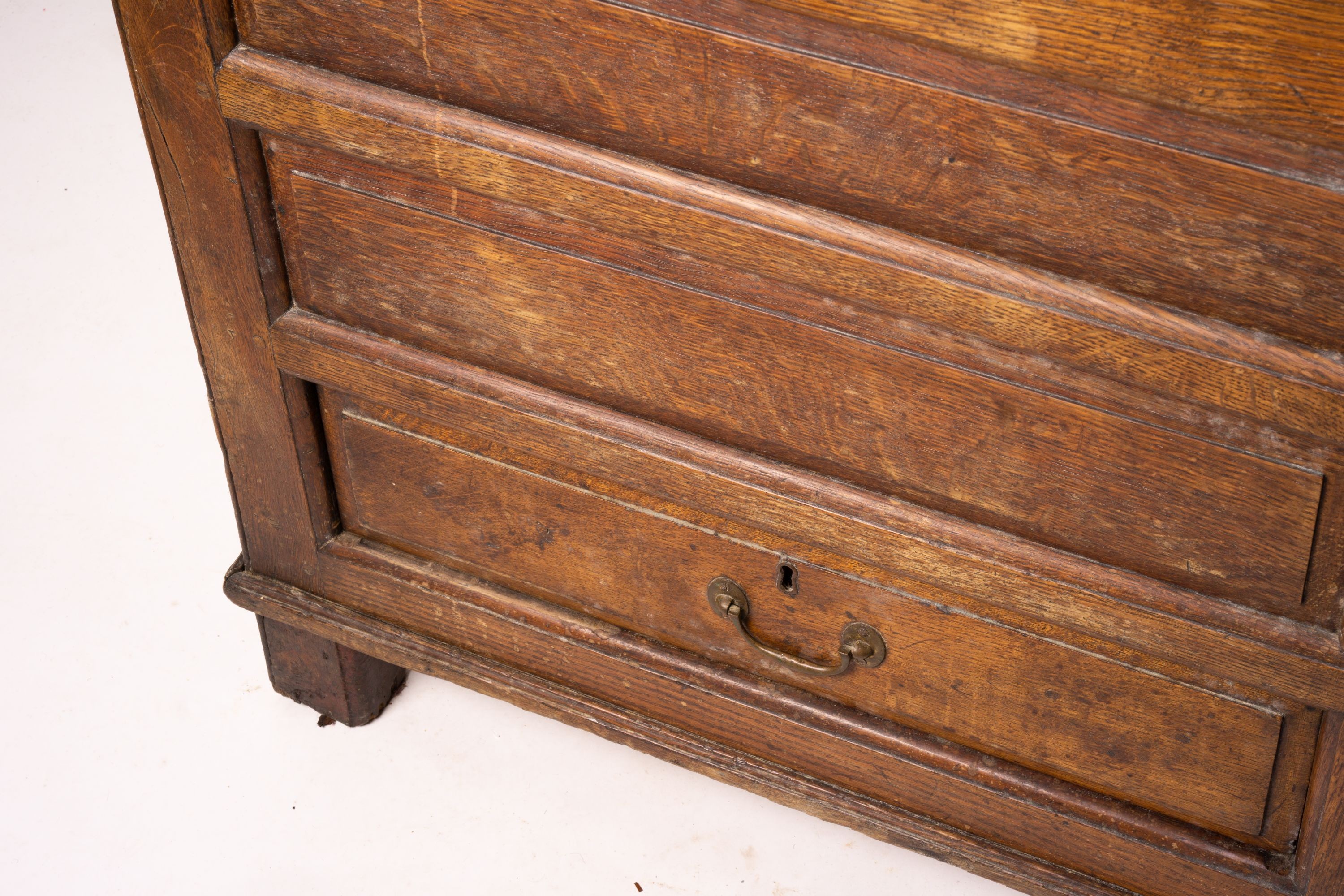 An 18th century oak mule chest, length 150cm, depth 56cm, height 80cm